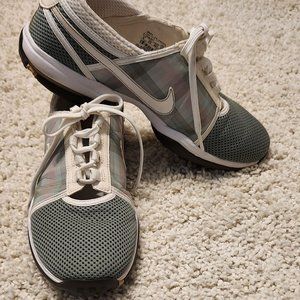 Nike White and Green Athletic Shoes Mesh Comfort